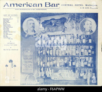 Une photographie vintage représentant le bar américain du Central Hotel à Wellington, montrant l'intérieur et l'architecture sous la supervision de Mr. (nom inconnu). L'image met en valeur l'ambiance historique du bar. Banque D'Images