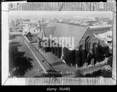 La cathédrale de John à Napier, en Nouvelle-Zélande, est un exemple frappant de l'architecture néo-gothique. Construit à la fin du XIXe siècle, il reste l'un des monuments les plus emblématiques de la ville, avec des vitraux complexes et une flèche imposante. Banque D'Images
