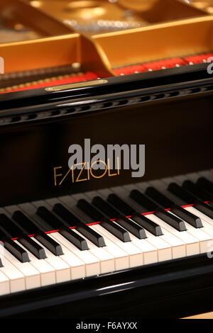 Close up photo d'une édition limitée cher piano Fazioli, faite à Sacile, Italie. Banque D'Images