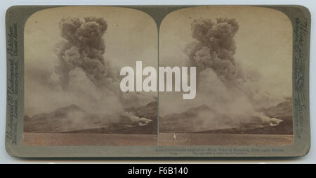 L’éruption du Mont-Pelée en juin 1902 a été l’un des événements volcaniques les plus catastrophiques de l’histoire. Située sur l’île de Martinique, cette explosion a causé des dévastations généralisées, tuant des milliers de personnes et modifiant radicalement le paysage. Il reste un événement important dans l’étude de l’activité volcanique et des catastrophes naturelles. Banque D'Images
