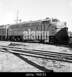 [St. Louis Le sud-ouest, de locomotives de fret diesel électrique n°965] Banque D'Images