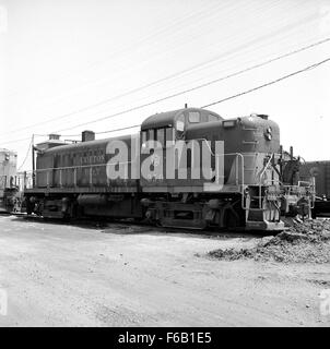 Le Louis Southwestern Diesel Electric Road Switcher No 350 fait partie de la Cotton Belt route. Cette locomotive est connue pour son rôle dans les opérations de fret, contribuant au réseau ferroviaire grâce à sa conception efficace. Banque D'Images