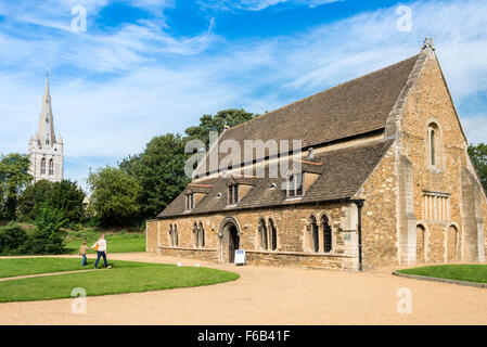 Le Grand Hall du Château d'Oakham avec la flèche de All Saints' Church, Oakham, Rutland, Angleterre, Royaume-Uni Banque D'Images