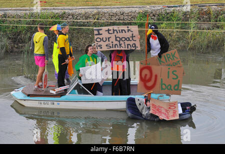 Waco, Texas, USA. 14Th Nov, 2015. Baylor fans de montrer leur soutien de la Brazos River au cours de ESPN's College à McLane sur Stadium à Waco, Texas. McAfee Austin/CSM/Alamy Live News Banque D'Images