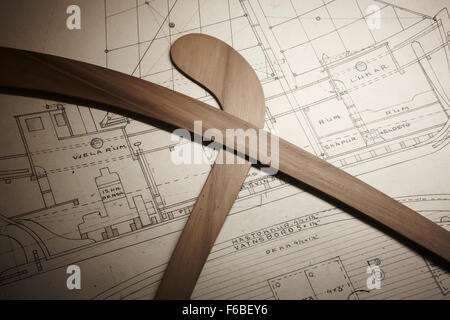 Outils de dessin antique et nautiques sur les plans de travail de la table Banque D'Images