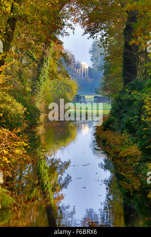 L'automne à Radisson Blu Fürst Leopold Park, UNESCO World Heritage royaume des jardins de Dessau-Wörlitz, Saxe-Anhalt, Allemagne Banque D'Images