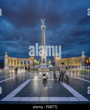 La Place des Héros et le Monument du millénaire à Budapest. Banque D'Images