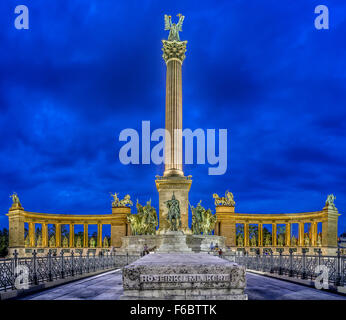 La Place des Héros et le Monument du millénaire à Budapest Banque D'Images