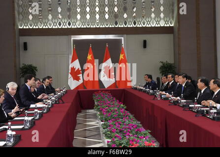 Antalya, Turquie. 16 Nov, 2015. Le président chinois Xi Jinping (3e R) se réunit avec le premier ministre du Canada, Justin Trudeau à Antalya, Turquie, le 16 novembre 2015. © Rao Aimin/Xinhua/Alamy Live News Banque D'Images