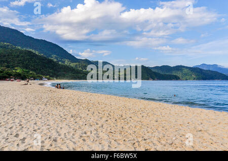 Vue de la plage de Trinidade, Paraty, Brésil Banque D'Images