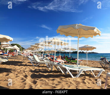 Plage de Pefkos (Lee), Pefki Rhodes, Grèce. Banque D'Images