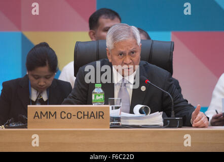 Manille, Philippines. 16 Nov, 2015. Le ministre des Affaires étrangères philippin Albert Ferreros del Rosario assiste à la coopération économique Asie-Pacifique (APEC) Réunion ministérielle à Manille, Philippines, le 16 novembre, 2015. Les ministres de l'attache de l'importance de l'APEC à la croissance inclusive et a souligné le rôle du secteur des services en tant que moteur de la croissance économique dans la région. Credit : Lui Siu Wai/Xinhua/Alamy Live News Banque D'Images