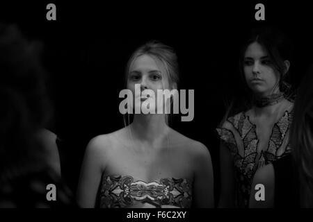 Les coulisses de modèles des collections de Paris Banque D'Images