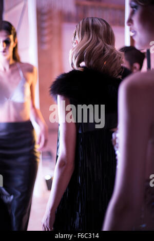 Les coulisses de modèles des collections de Paris Banque D'Images