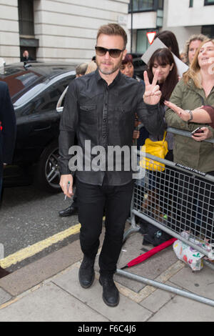 Que prendre en photo en arrivant à la radio 2 Ce studio comprend : Gary Barlow, prendre que lorsque : London, Royaume-Uni Quand : 16 Oct 2015 Banque D'Images