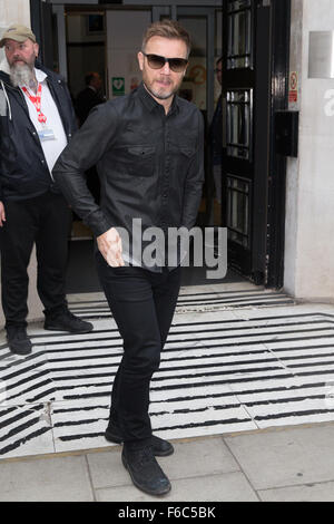 Que prendre en photo en arrivant à la radio 2 Ce studio comprend : Take That, Gary Barlow Où : London, Royaume-Uni Quand : 16 Oct 2015 Banque D'Images