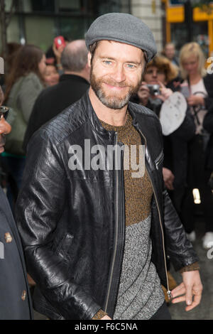 Que prendre en photo en arrivant à la radio 2 Ce studio comprend : Howard Donald, prendre que lorsque : London, Royaume-Uni Quand : 16 Oct 2015 Banque D'Images