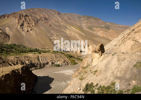 L'Inde, l'Himachal Pradesh, Hoorling Hindustan-Tibet sur autoroute, pente au-dessus de la rivière Spiti Banque D'Images