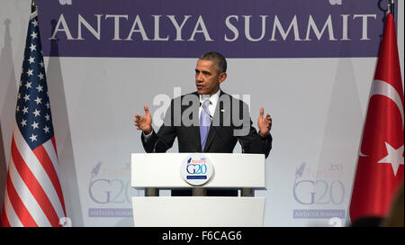 Antaly, Turquie. 16 Nov, 2015. Le Président américain Barrack Obama parle lors d'une conférence de presse entourant les résultats de la rencontre au sommet du G20 à Belek, près d'Antaly, Turquie, 16 novembre 2015. Le G20 groupe de 19 pays industrialisés et émergents ainsi que l'UE se réunit sous la présidence de la Turquie du 15 octobre au 16 octobre 2015. PHOTO : Bernd VON JUTRCZENKA/dpa/Alamy Live News Banque D'Images