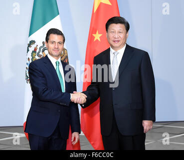 Antalya, Turquie. 16 Nov, 2015. Le président chinois Xi Jinping (R) rencontre avec le président mexicain Enrique Pena Nieto à Antalya, Turquie, le 16 novembre 2015. Credit : Zhang Duo/Xinhua/Alamy Live News Banque D'Images