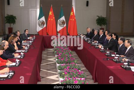 Antalya, Turquie. 16 Nov, 2015. Le président chinois Xi Jinping (3e R) rencontre avec le président mexicain Enrique Pena Nieto à Antalya, Turquie, le 16 novembre 2015. Credit : Ma Zhancheng/Xinhua/Alamy Live News Banque D'Images