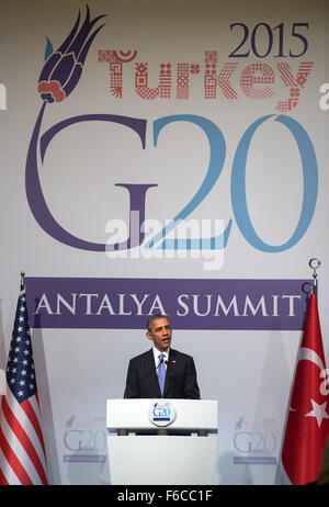 Antaly, Turquie. 16 Nov, 2015. Le Président américain Barrack Obama parle lors d'une conférence de presse entourant les résultats de la rencontre au sommet du G20 à Belek, près d'Antaly, Turquie, 16 novembre 2015. Le G20 groupe de 19 pays industrialisés et émergents ainsi que l'UE se réunit sous la présidence de la Turquie du 15 octobre au 16 octobre 2015. PHOTO : Bernd VON JUTRCZENKA/dpa/Alamy Live News Banque D'Images