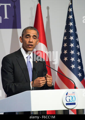 Antaly, Turquie. 16 Nov, 2015. Le Président américain Barrack Obama parle lors d'une conférence de presse entourant les résultats de la rencontre au sommet du G20 à Belek, près d'Antaly, Turquie, 16 novembre 2015. Le G20 groupe de 19 pays industrialisés et émergents ainsi que l'UE se réunit sous la présidence de la Turquie du 15 octobre au 16 octobre 2015. PHOTO : Bernd VON JUTRCZENKA/dpa/Alamy Live News Banque D'Images