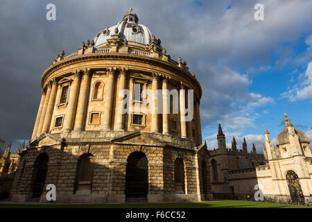 Radcliffe Camera au soleil, Oxford, UK. Banque D'Images