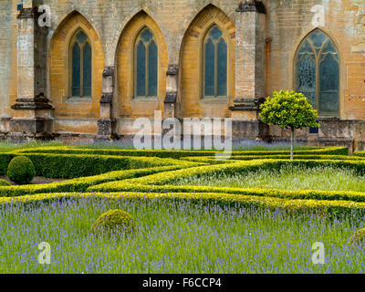 Vue sur le jardin espagnol à Newstead Abbey près de Ravenshead Dorset England UK ancienne demeure de Lord Byron Banque D'Images