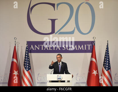 Antalya, Turquie. 16 Nov, 2015. Le président des États-Unis, Barack Obama, traite d'une conférence de presse à l'issue du sommet du G20 à Antalya, Turquie, le 16 novembre 2015. Barack Obama a dit ici le lundi que Washington est le partage des renseignements et des informations plus rapidement avec la France à la suite d'attaques de terreur de Paris, mais il a refusé d'engager plus de troupes américaines pour lutter contre l'Etat islamique (est) du groupe. © Il Canling/Xinhua/Alamy Live News Banque D'Images