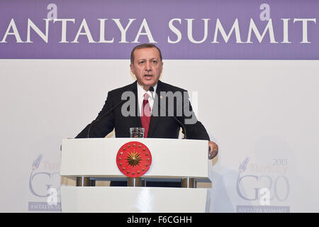 Antalya, Turquie. 16 Nov, 2015. Le Président turc, Recep Tayyip Erdogan, prend la parole à une conférence de presse à l'issue du sommet du G20 à Antalya, Turquie, le 16 novembre 2015. © Il Canling/Xinhua/Alamy Live News Banque D'Images