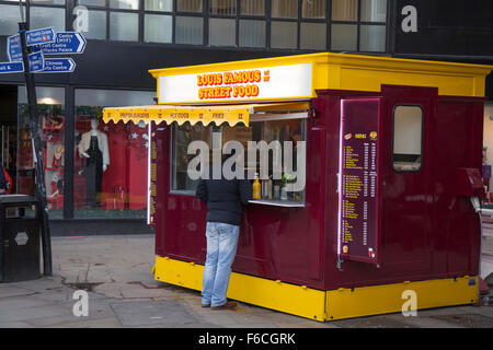 La rue célèbre Kiosque alimentaire à Manchester, Ville Centre, Royaume-Uni Banque D'Images