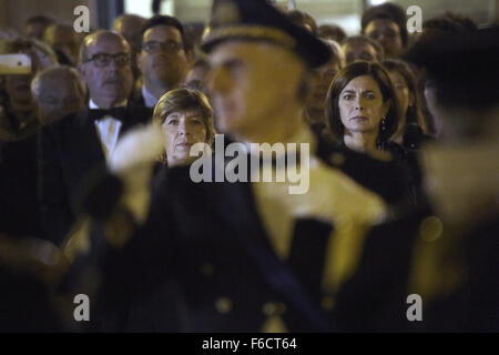 16 novembre 2015 - L'Europe, Italie, Rome, novembre 2015, 16:place Montecitorio, en la présence du président de la chambre Laura Boldrini, l'ambassadeur français, Catherine Colonna et les représentants des groupes parlementaires, le groupe interforce effectue l'hymne de la France, l'Italie et l'hymne de l'Europe comme un signe de proximité avec le peuple français © Danilo Balducci/ZUMA/Alamy Fil Live News Banque D'Images