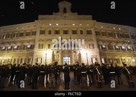 16 novembre 2015 - L'Europe, Italie, Rome, novembre 2015, 16:place Montecitorio, en la présence du président de la chambre Laura Boldrini, l'ambassadeur français, Catherine Colonna et les représentants des groupes parlementaires, le groupe interforce effectue l'hymne de la France, l'Italie et l'hymne de l'Europe comme un signe de proximité avec le peuple français © Danilo Balducci/ZUMA/Alamy Fil Live News Banque D'Images