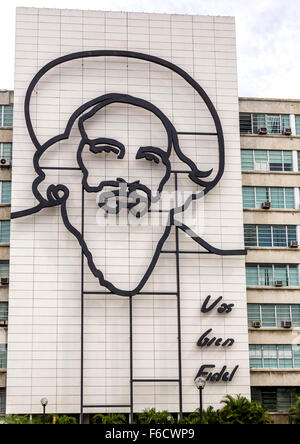 L'installation d'art au ministère de l'information et des télécommunications, Camilo Cienfuegos, La Habana, ciel bleu, La Habana, Cuba, Banque D'Images