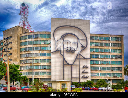 L'installation d'art au ministère de l'information et des télécommunications, Camilo Cienfuegos, La Habana, ciel bleu, La Habana, Cuba, Banque D'Images