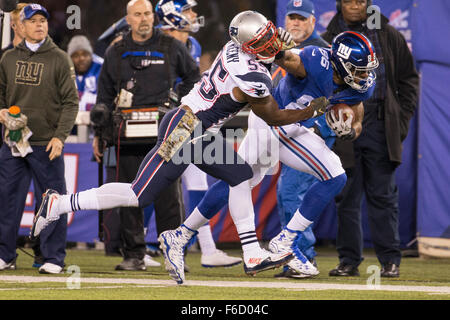 East Rutherford, New Jersey, USA. 15 Nov, 2015. New York Giants tight end Jerome Cunningham (86) en action contre les New England Patriots milieu linebacker Jonathan Freeny (55) au cours de la NFL match entre les New England Patriots et les Giants de New York au Stade MetLife à East Rutherford, New Jersey. Le New England Patriots a gagné 27-26. Christopher Szagola/CSM/Alamy Live News Banque D'Images