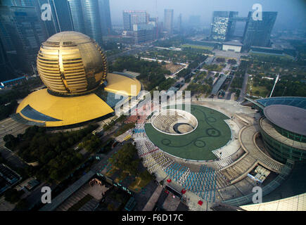 Hangzhou, la Turquie. 16 Nov, 2015. Photo prise le 22 octobre 2015 présente le nouveau Qianjiang CBD à Hangzhou, capitale de la Chine de l'est la province de Zhejiang. La Chine sera l'hôte de la 2016 Groupe de vingt (G20) dans la ville de Hangzhou, mieux connu pour son lac de l'Ouest, le 29 septembre 2006 4-5, le président chinois Xi Jinping a annoncé à Antalya, Turquie, le 16 novembre 2015. © Xu Yu/Xinhua/Alamy Live News Banque D'Images