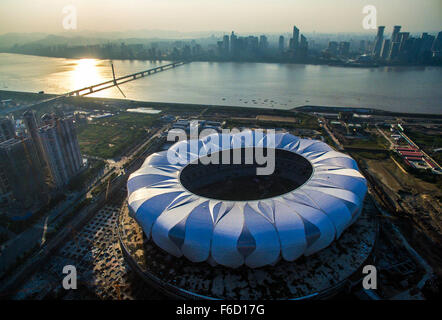 Hangzhou, la Turquie. 16 Nov, 2015. Photo prise le 16 septembre 2015 présente le Centre olympique à Hangzhou, capitale de la Chine de l'est la province de Zhejiang. La Chine sera l'hôte de la 2016 Groupe de vingt (G20) dans la ville de Hangzhou, mieux connu pour son lac de l'Ouest, le 29 septembre 2006 4-5, le président chinois Xi Jinping a annoncé à Antalya, Turquie, le 16 novembre 2015. © Xu Yu/Xinhua/Alamy Live News Banque D'Images