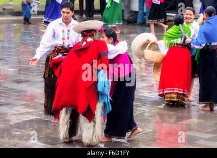 Ingapirca, Equateur - 20 juin 2015 : non identifie un groupe autochtone célébrant Inti Raymi, fête du Soleil à Ingapirca Banque D'Images