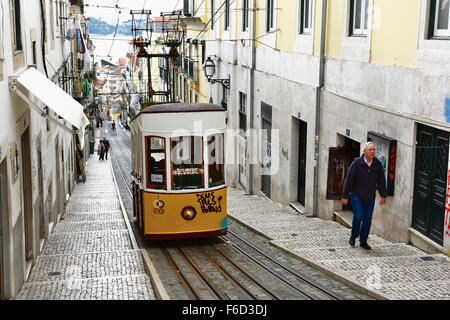 Elevador da Bica ou Ascensor da Bica. La BICA funiculaire. Lisbonne. Le Portugal. L'Europe Banque D'Images