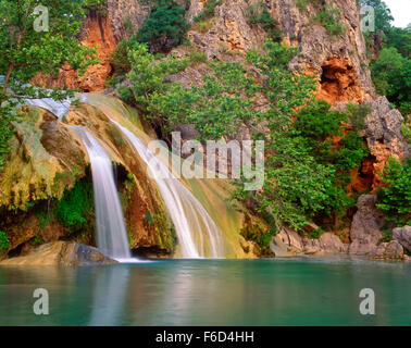 Turner Falls, dans le cadre de montagnes près de Davis, Virginia, est illustré au début de lumière du matin. Banque D'Images