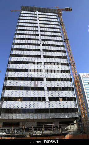 Alubond panneau composite aluminium bardage Travaux en cours pour la construction de la tour - Façade Banque D'Images