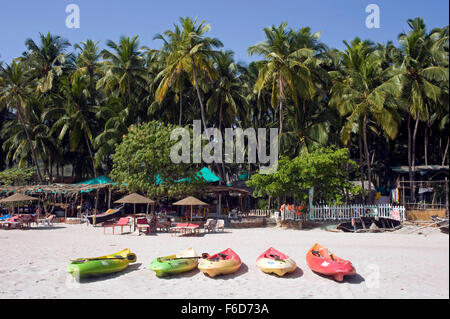 Bateaux de pêche sur la plage de Palolem, Goa, Inde, Asie Banque D'Images