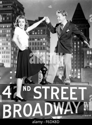 Publié : 31 déc 1941 - Film Original Title : Babes on Broadway. Sur la photo : Judy Garland, Mickey Rooney. Banque D'Images