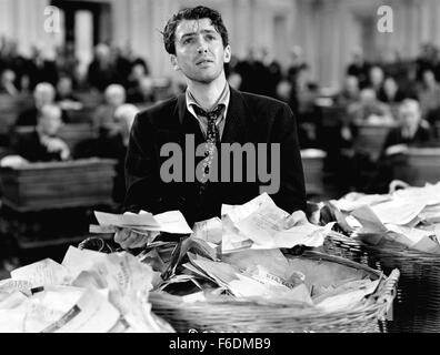 Publié : Mai 17, 1939 - Film Original Title : Monsieur Smith au Sénat. Photo : James Stewart lors de la scène de l'obstruction à son apogée. Banque D'Images