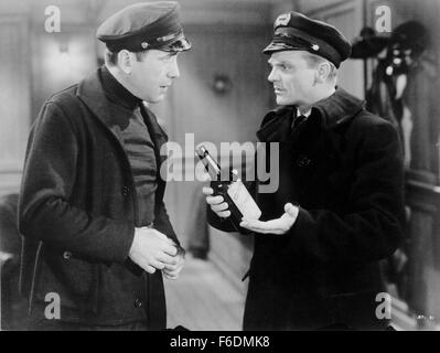 DATE DE SORTIE : Octobre 23, 1939. Titre du film : Les années folles. STUDIO : Warner Bros Pictures. Résumé : Après l'Armistice DE LA PREMIÈRE GUERRE MONDIALE, Lloyd Hart revient à pratiquer le droit, ancien saloon keeper George Hally se transforme en contrebande, et hors-travail Eddie Bartlett devient un chauffeur de taxi. Eddie construit une flotte de taxis jusqu'à la livraison d'alcool bootleg et embauche Lloyd comme son avocat. George devient le partenaire d'Eddie et les raquettes s'épanouir jusqu'à l'amour et de rivalité s'ingérer. Photo : James Cagney comme Eddie Bartlett (Image Crédit : Loisirs Photos) Banque D'Images