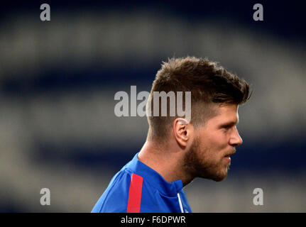 Hanovre, Allemagne. 16 Nov, 2015. Klaas-Jan Huntelaar du Netherland's en action pendant une session de formation de l'équipe nationale de football néerlandais à l'arène de l'IDH à Hanovre, Allemagne, 16 novembre 2015. L'Allemagne rencontrera les Pays-Bas dans un match le 17 novembre 2015. Photo : Peter Steffen dpa/lni/dpa/Alamy Live News Banque D'Images