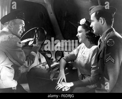 Publié : Mar 22, 1945 - Film Original Titre : l'horloge. Sur la photo : Judy Garland, ROBERT WALKER. Banque D'Images