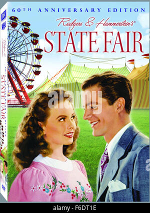 DATE DE SORTIE : Août 30, 1945. Titre du film : State Fair. STUDIO : 20th Century Fox. Résumé : La famille Frake, avec fille Margy mécontents, chef de l'Iowa State Fair. Le premier jour, les deux Margy et frère Wayne rencontrez nouvelles flammes ; il en est de père, le prix du porc, du Blue Boy. Comme le produit équitable, alors ne les romances ; doivent séparer les amoureux se ferme lorsque la juste ? Photo : JEANNE CRAIN comme Margy Frake et DANA ANDREWS comme Pat Gilbert. Banque D'Images